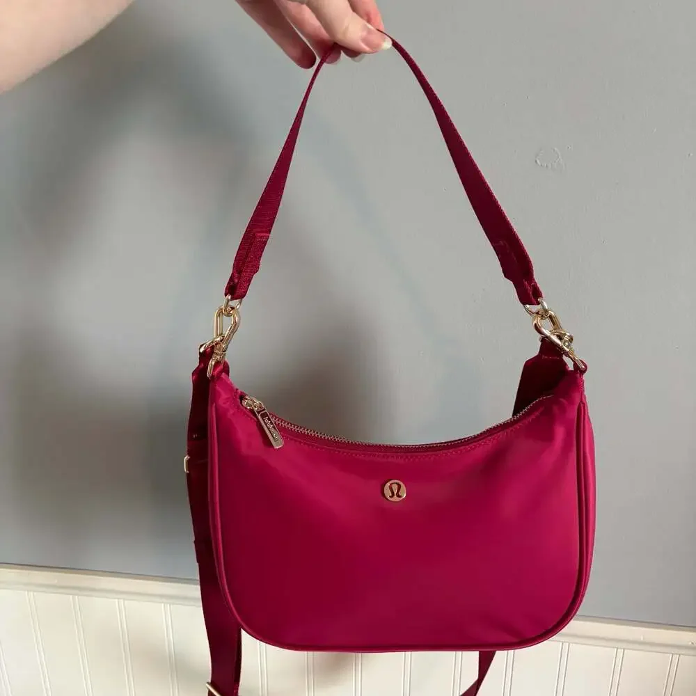 Lululemon City Essentials Shoulder Bag Berry Rumble 3L Like New